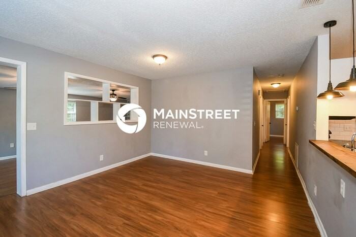 868 Filmore Ln - Photo 4 of 16