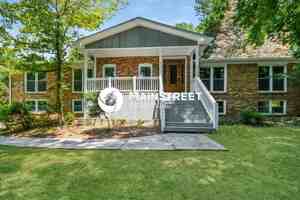 featured image of 2448 Kingsley Dr Ne