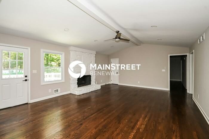 2448 Kingsley Dr Ne - Photo 3 of 15