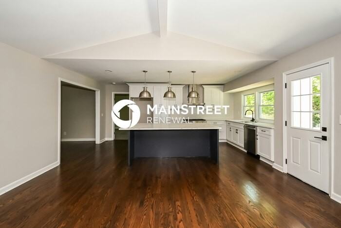 2448 Kingsley Dr Ne - Photo 4 of 15