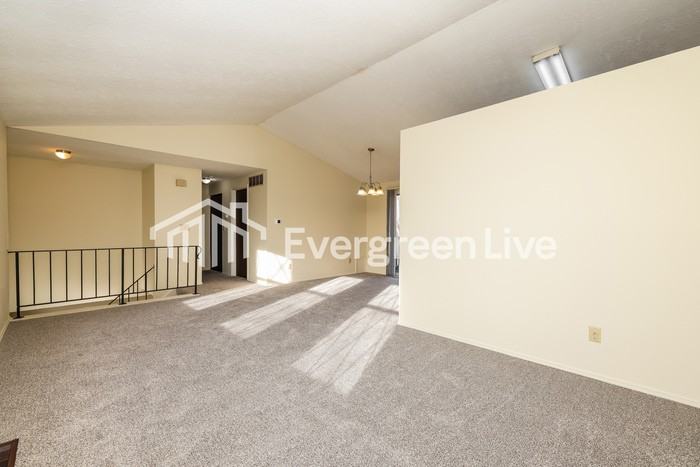 2531 Windsor Village Dr - Photo 3 of 15