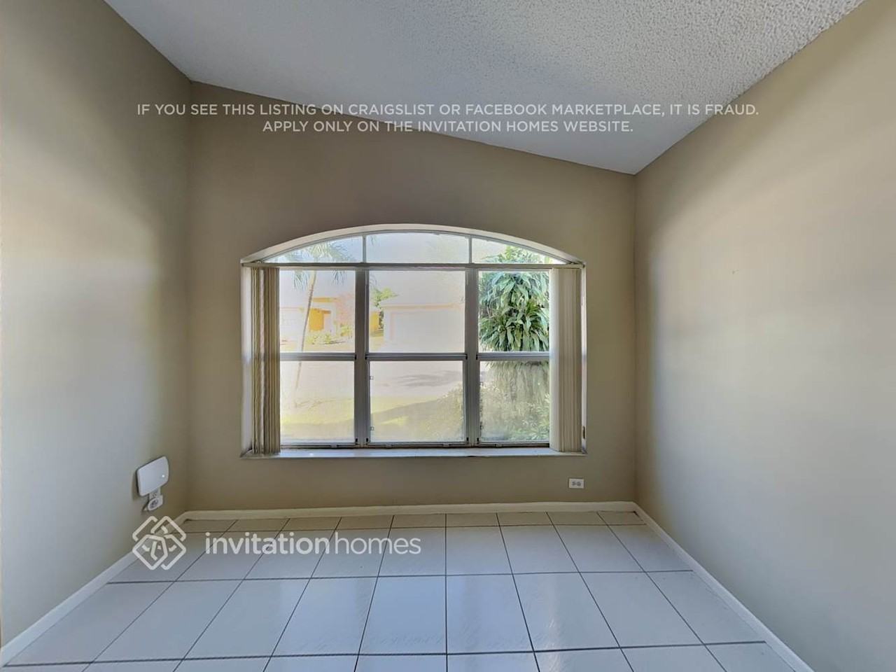 1495 Sw 105th Ave - Photo 4 of 19