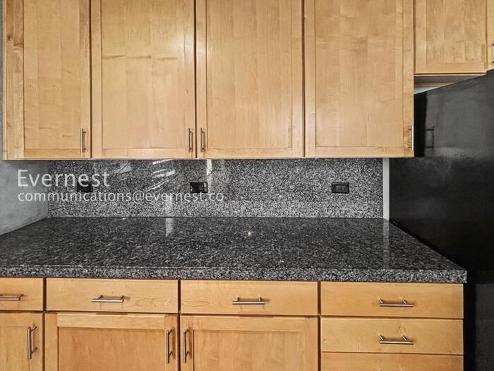 3201 Shoshone St #301 - Photo 4 of 35