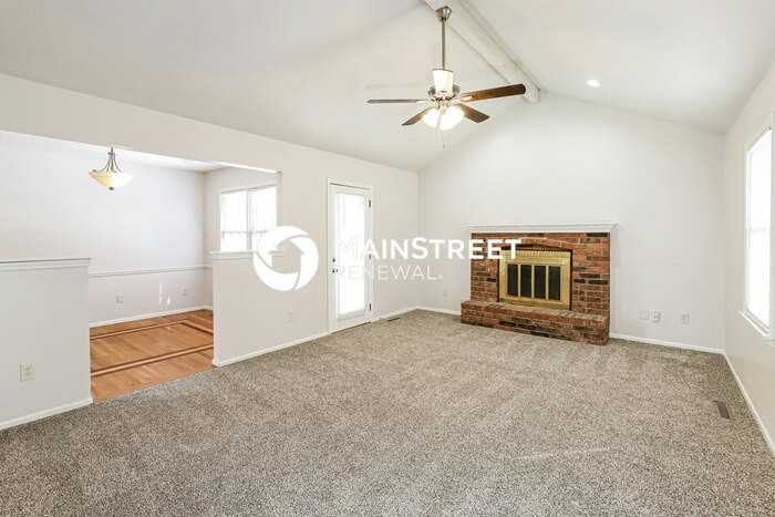 1639 Se Boone Trl - Photo 2 of 19