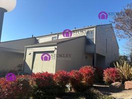 featured image of 27 Oak Brook Pl