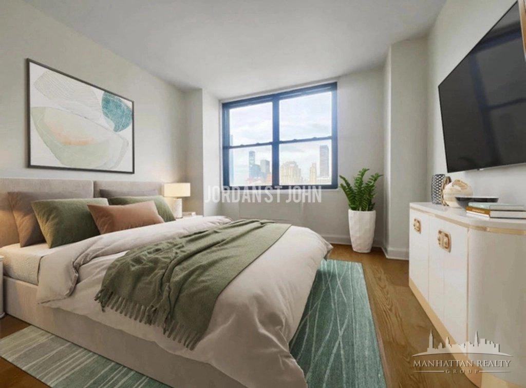 E 51st St #5F - Photo 2 of 4