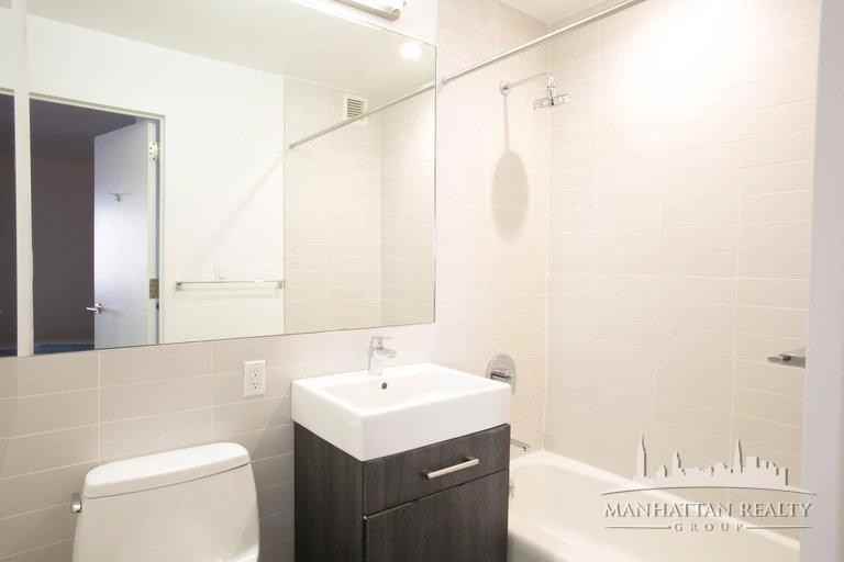 W 15th St #515 - Photo 3 of 5