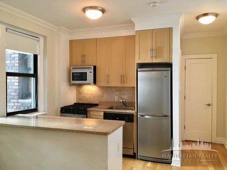 Gramercy Park S #6L - Photo 2 of 7