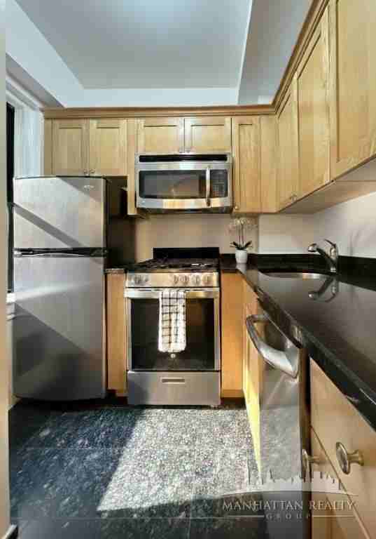 Christopher St #9E - Photo 3 of 8