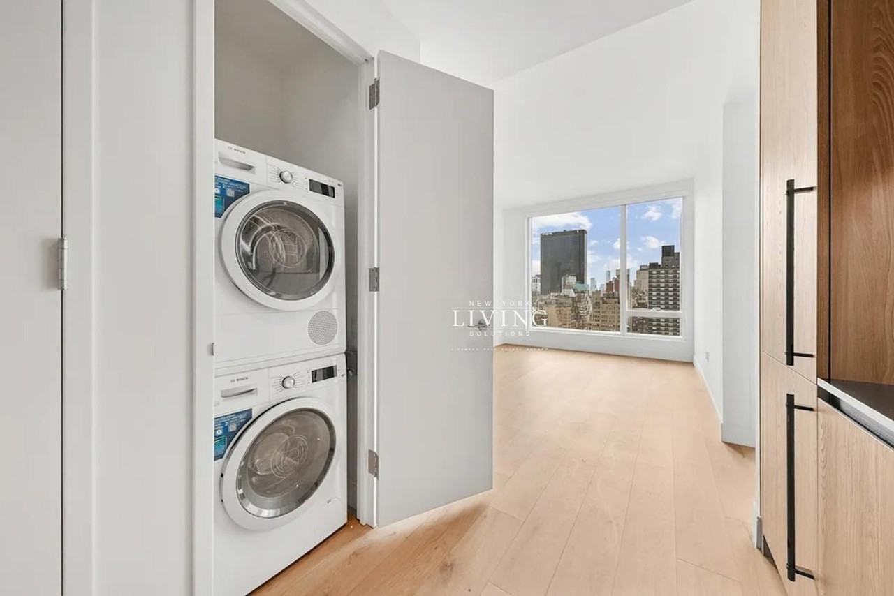 W 43rd St #31D - Photo 5 of 9