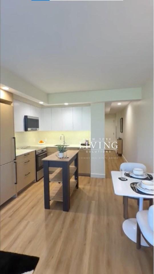 W 24th St #6K - Photo 4 of 7