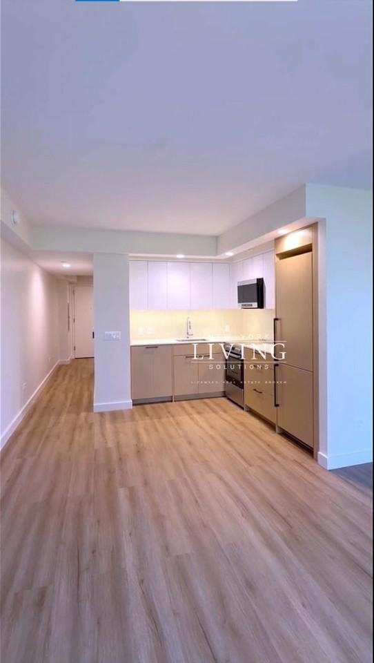 W 24th St #6J - Photo 3 of 7