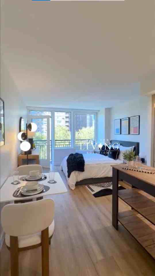 W 24th St #6J - Photo 6 of 7