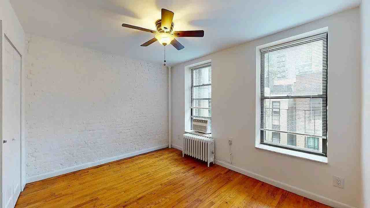 224 E 81st St #3B - Photo 4 of 9