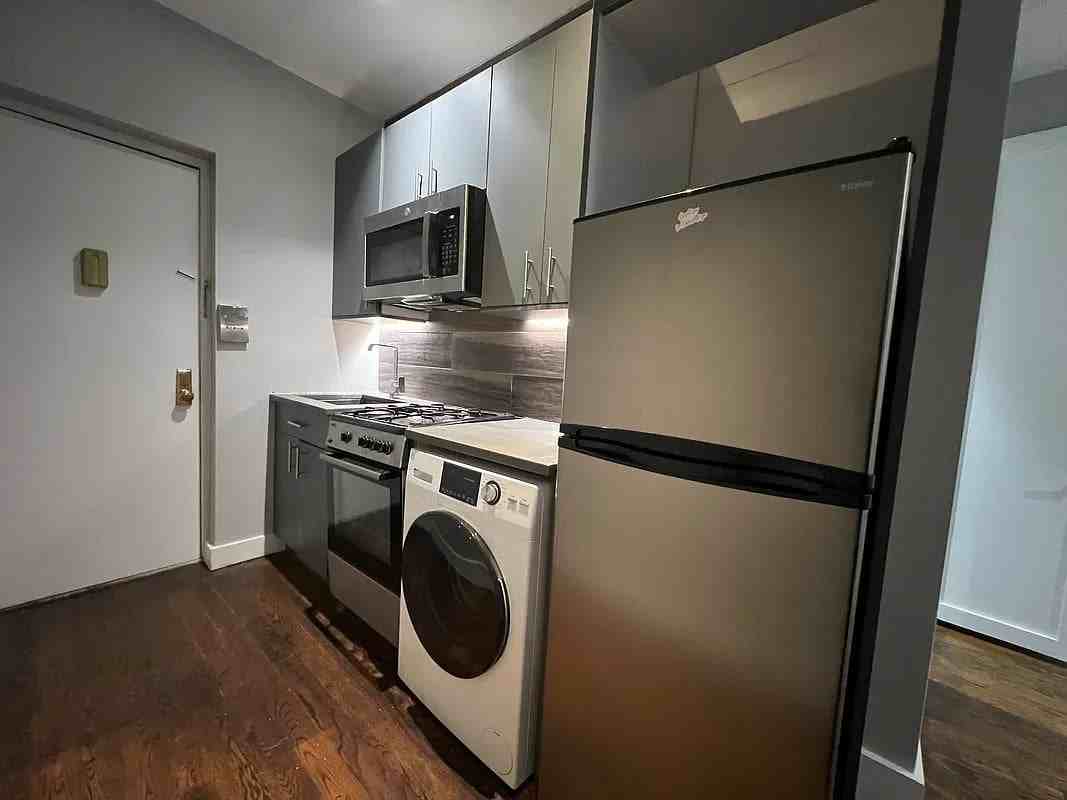 311 E 109th St #2A - Photo 3 of 5