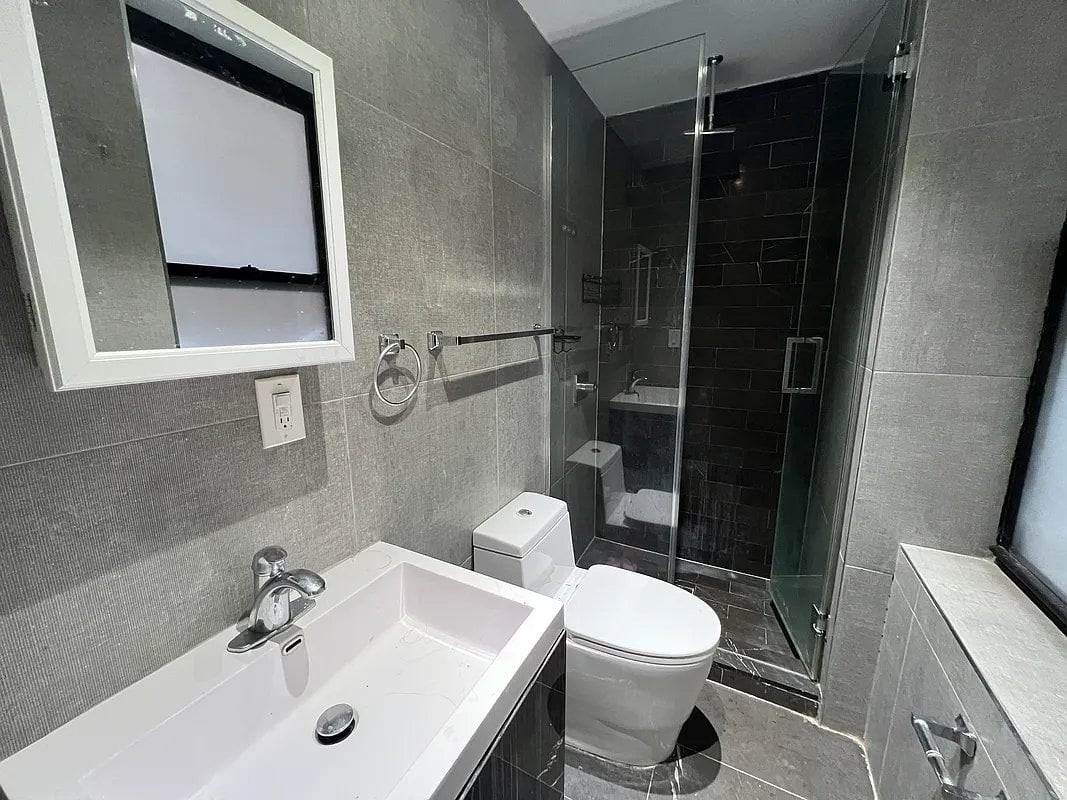 311 E 109th St #2A - Photo 4 of 5