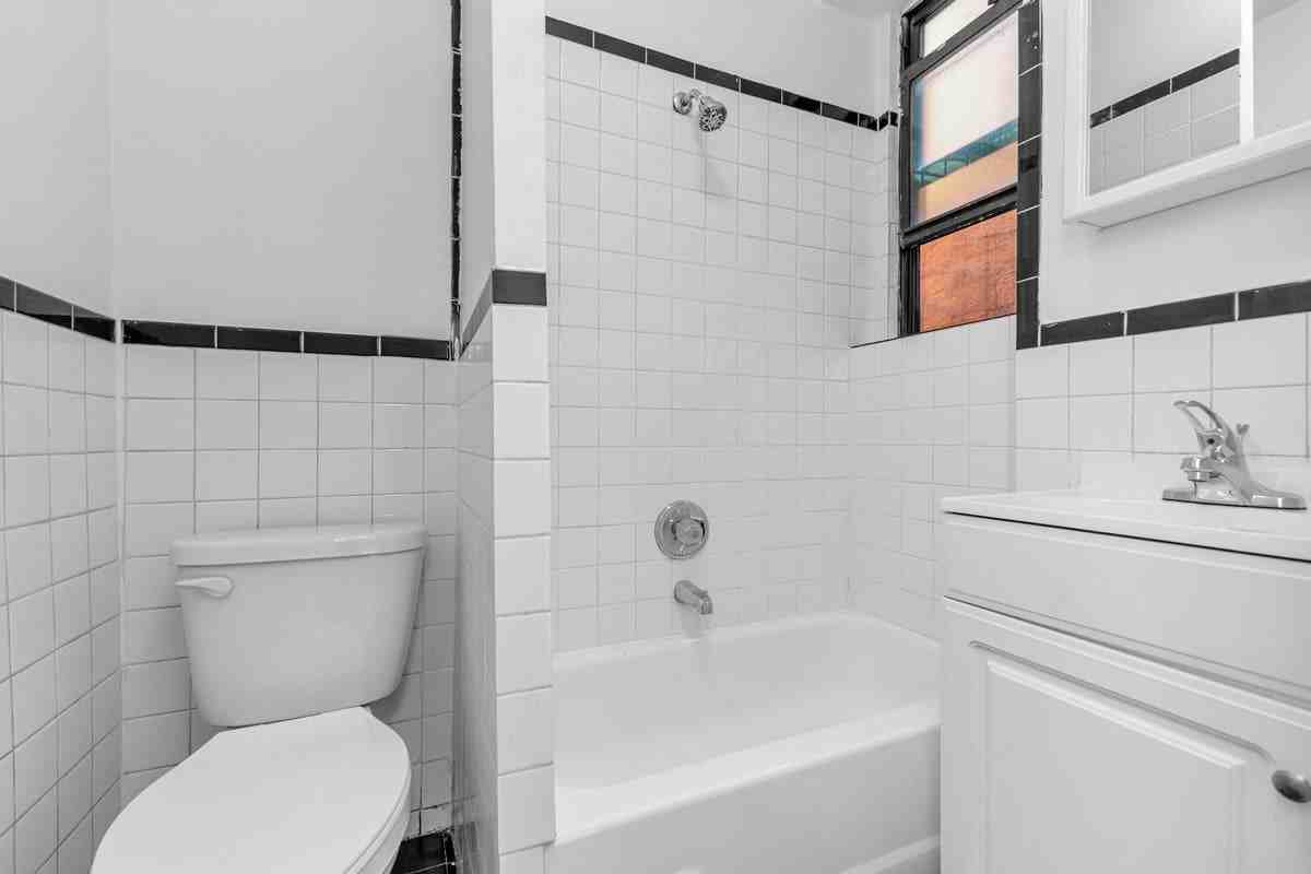 96 Christopher St #4R - Photo 6 of 6