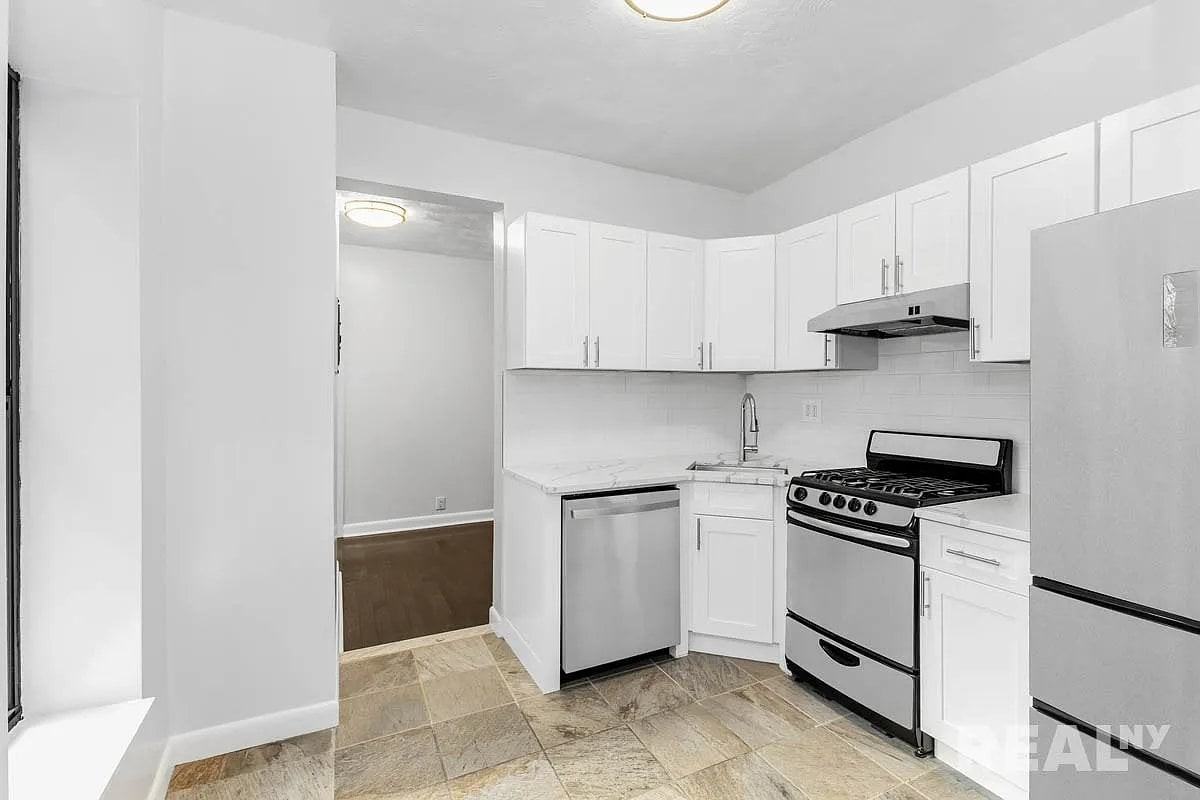 115 Perry St #3C - Photo 3 of 6