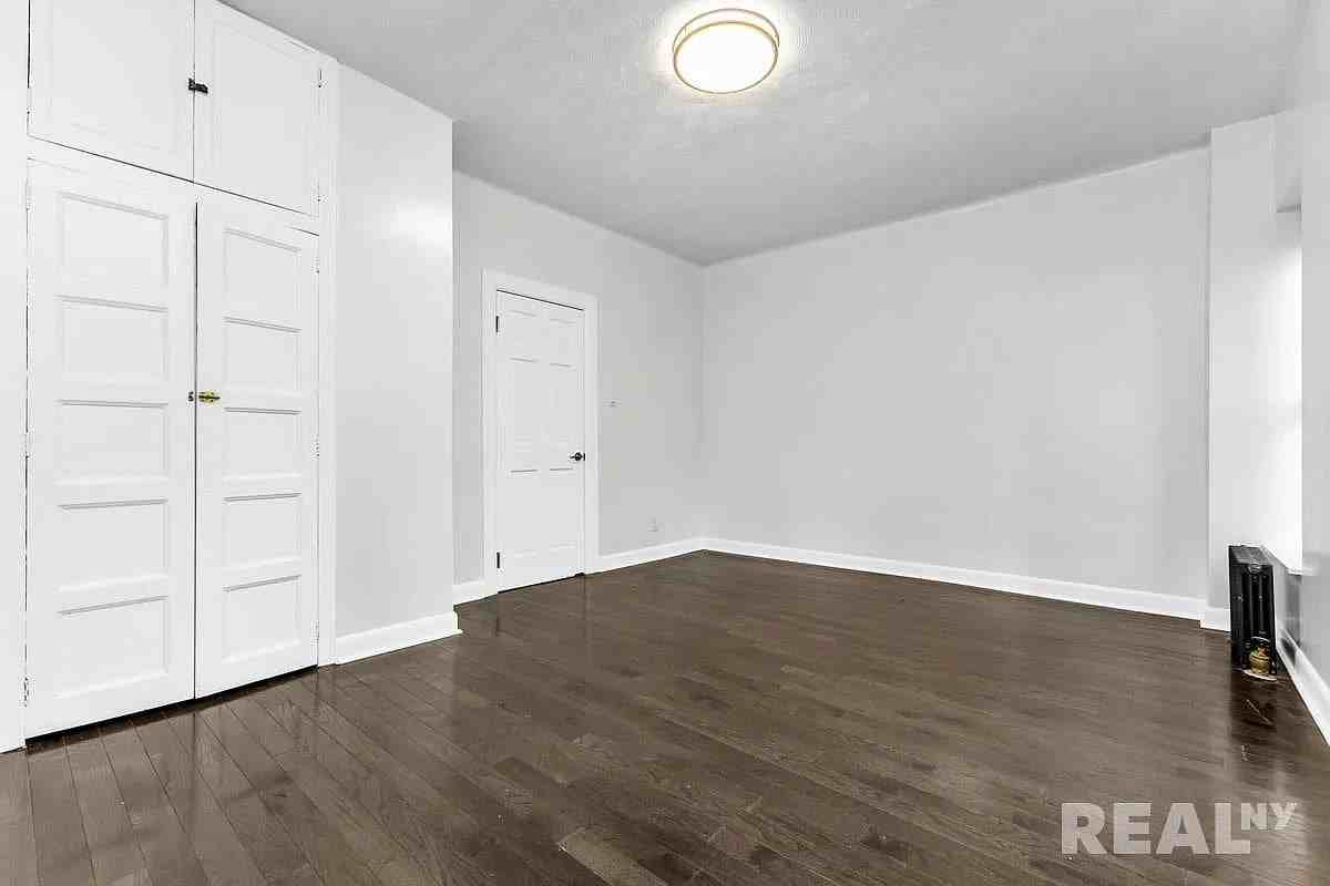 115 Perry St #3C - Photo 4 of 6