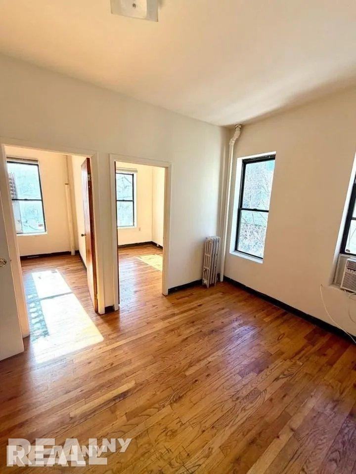 E 14th St #20 - Photo 2 of 7