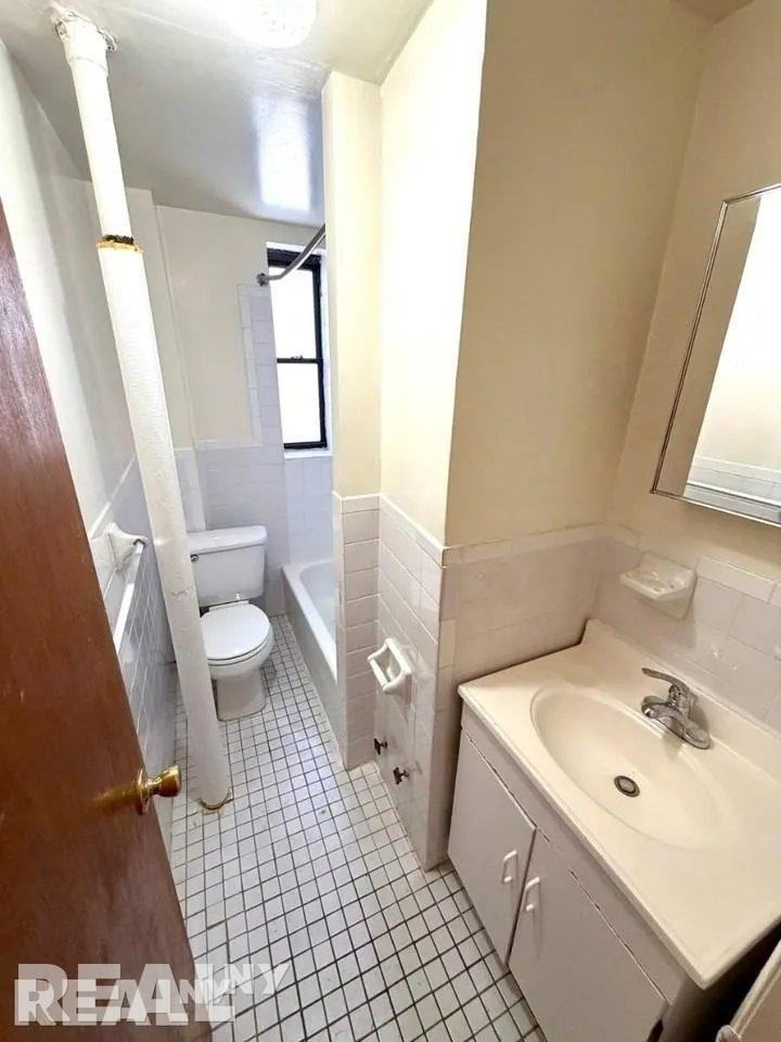 E 14th St #20 - Photo 7 of 7