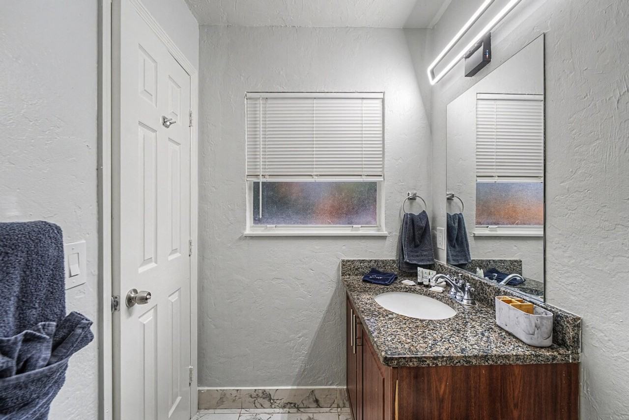 190 Dover St #1424295P - Photo 5 of 49