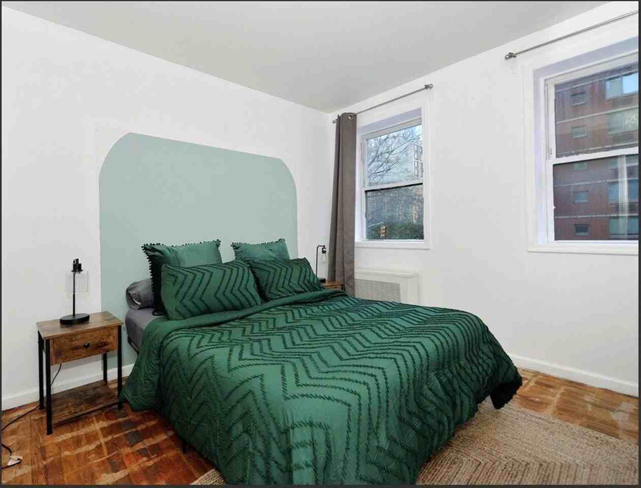 425 W 36th St #1438794P - Photo 3 of 13