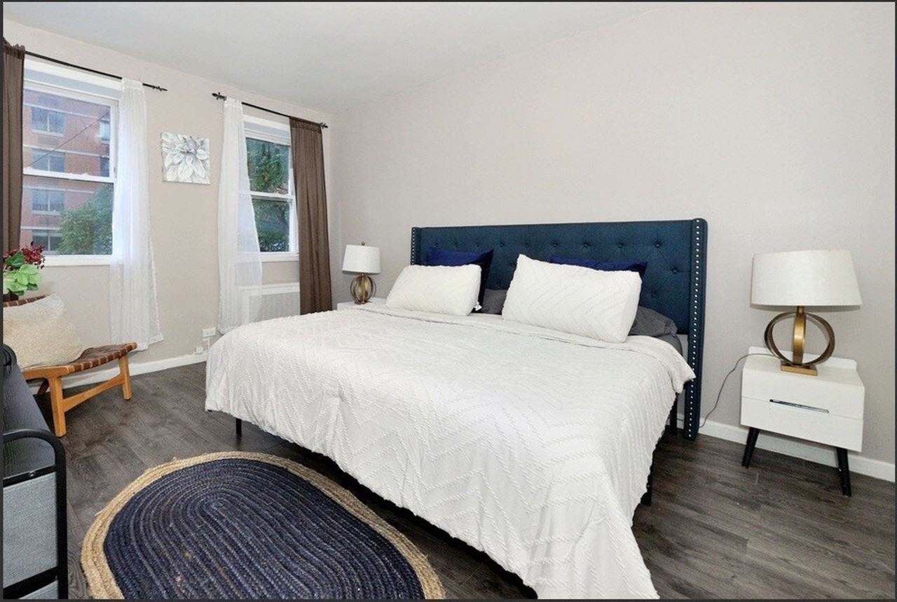 425 W 36th St #1438794P - Photo 5 of 13