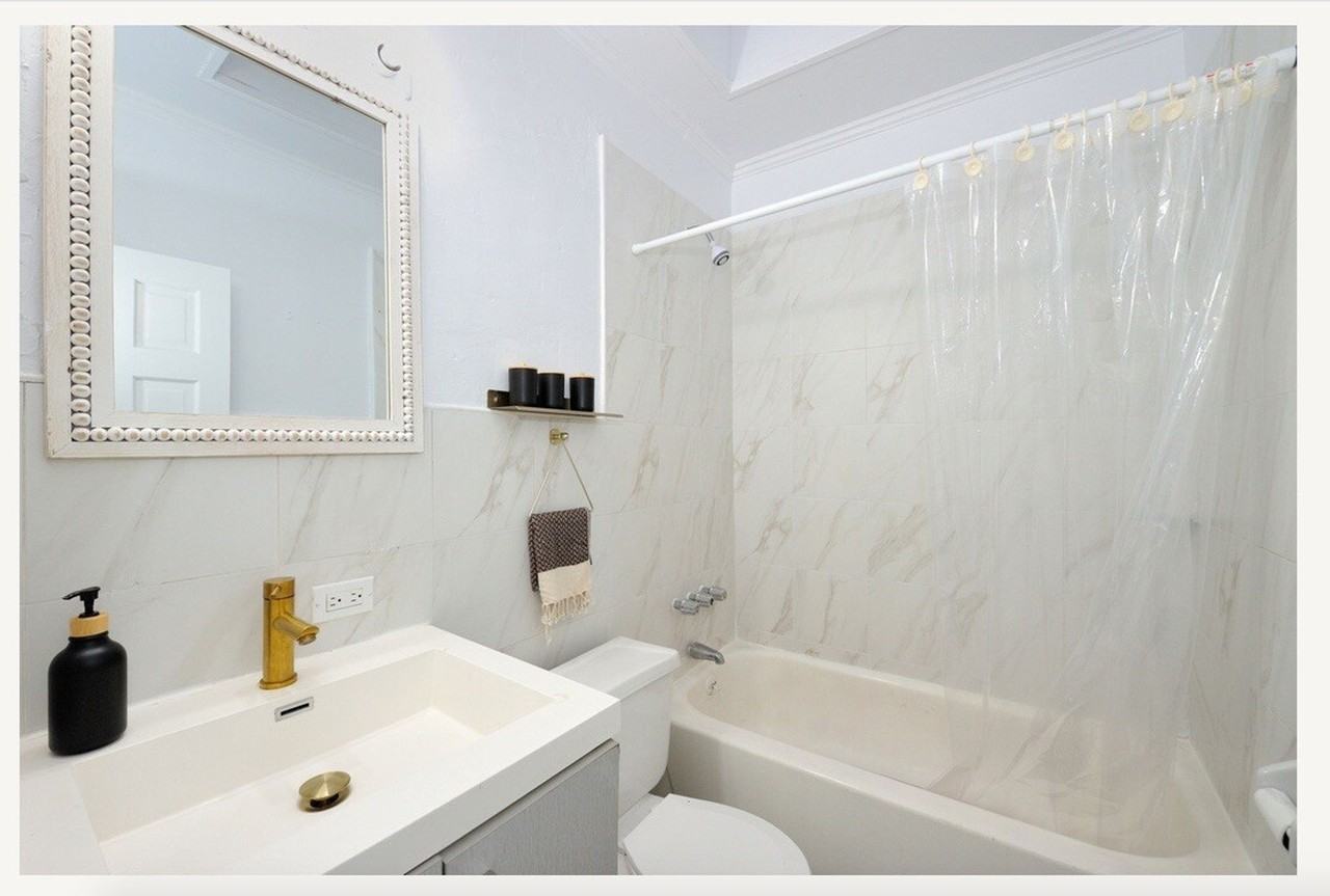 425 W 36th St #1438794P - Photo 6 of 13