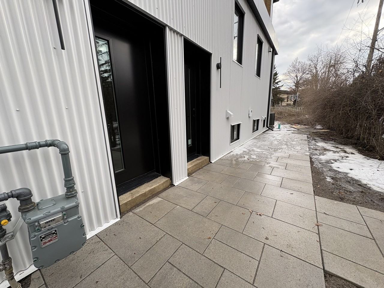 113 Almore Ave - Photo 6 of 7