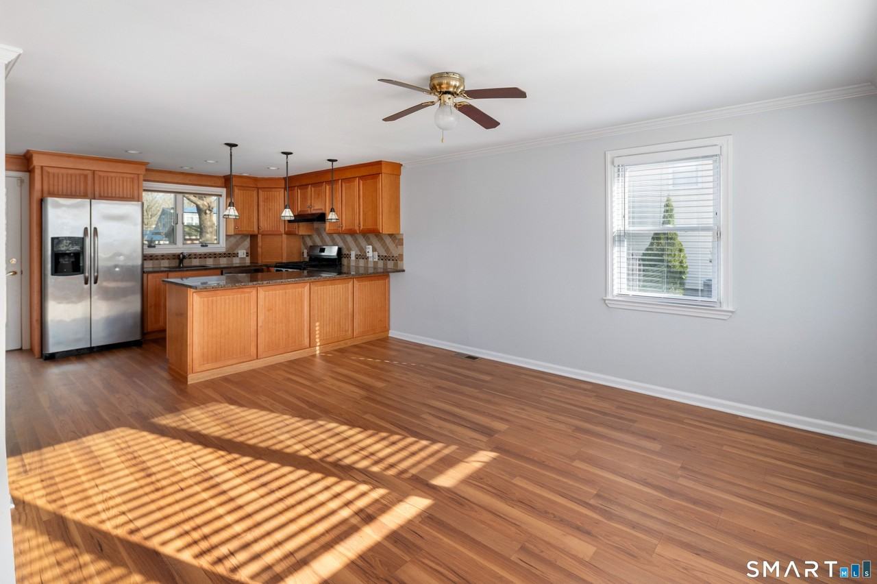 37 Gaymoor Dr - Photo 2 of 31