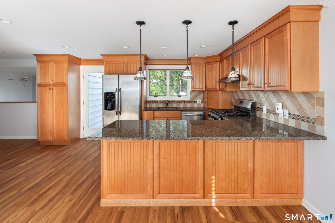 37 Gaymoor Dr - Photo 4 of 31