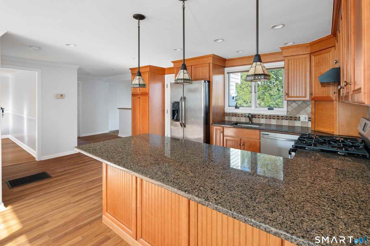 37 Gaymoor Dr - Photo 5 of 31