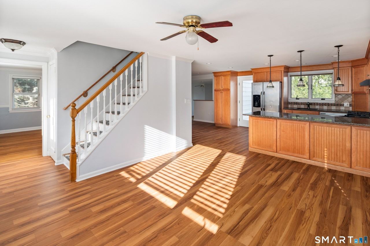 37 Gaymoor Dr - Photo 6 of 31