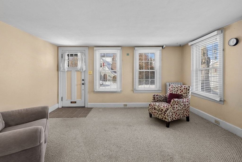 33 Seagrave St - Photo 3 of 19