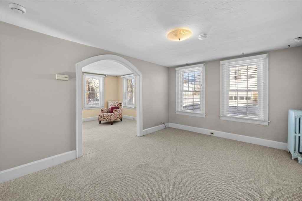 33 Seagrave St - Photo 4 of 19