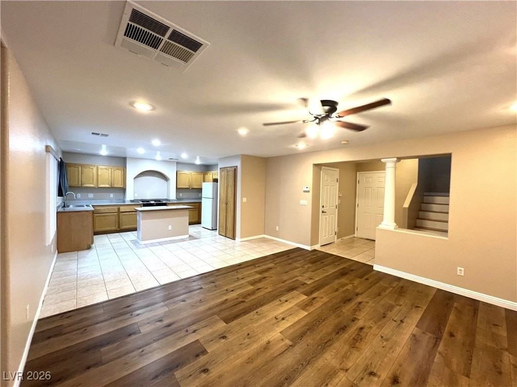 7327 Laburnum St - Photo 5 of 35