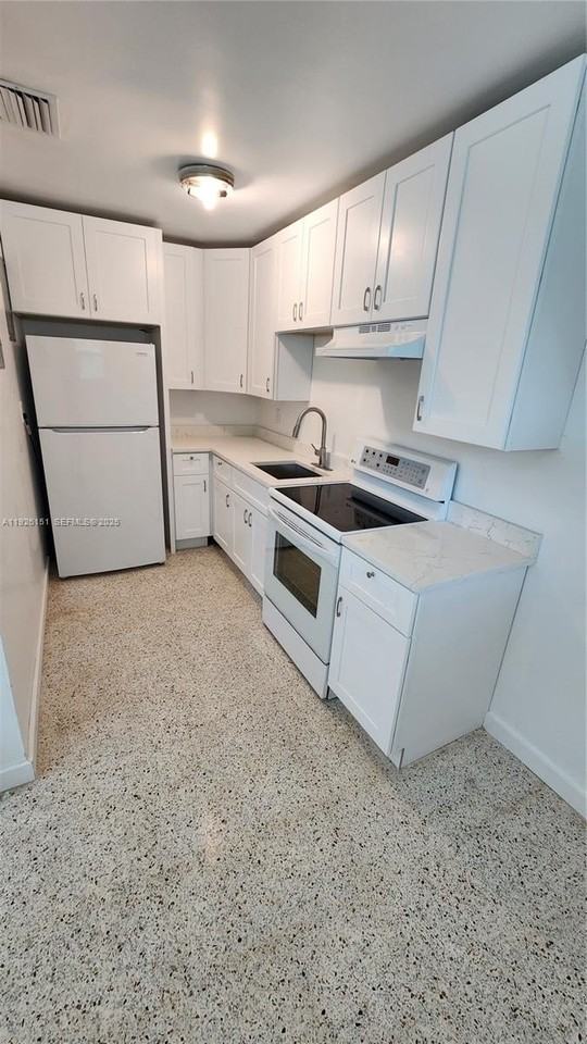 4555 Sw 32nd Ave #1 - Photo 7 of 15