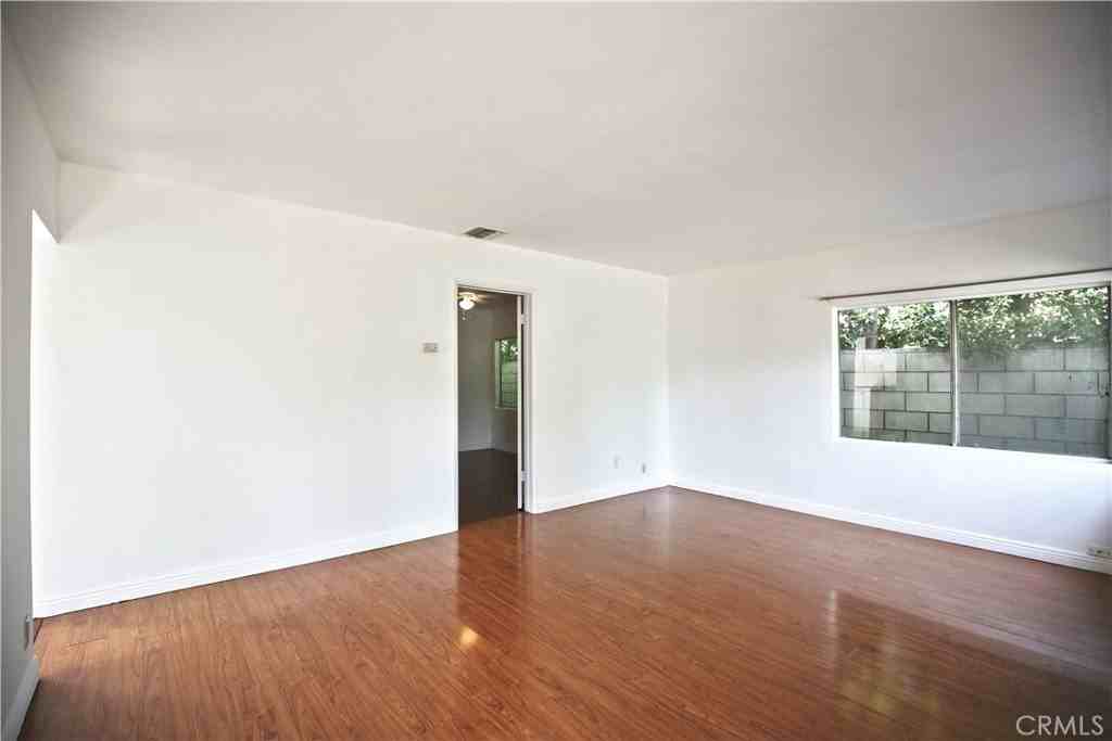 1207 S 10th Ave - Photo 2 of 17