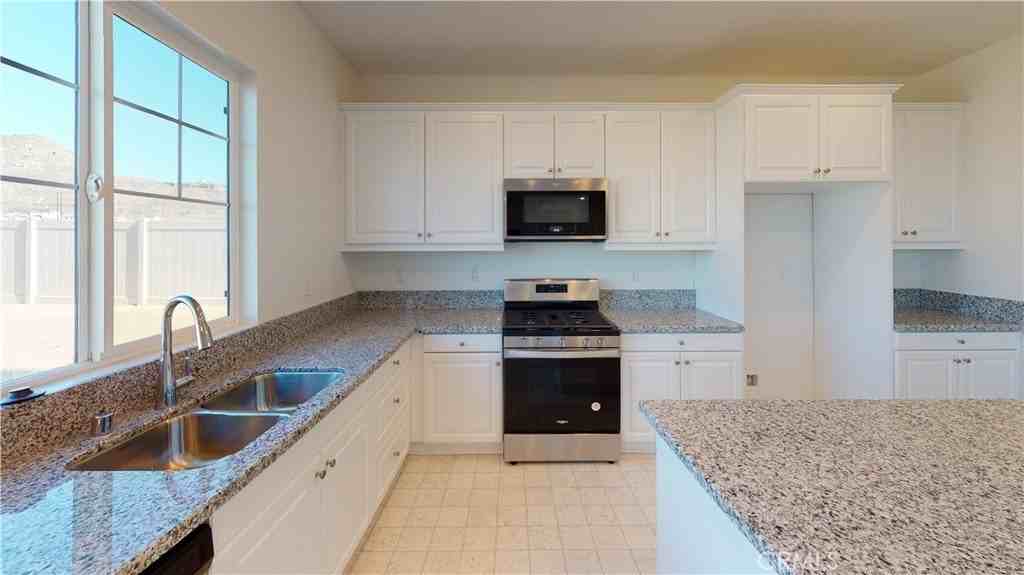 21084 Telegraph Rd - Photo 4 of 28