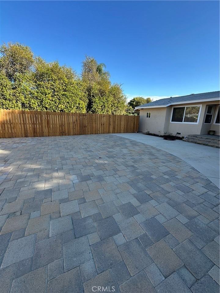 19140 Strathern St - Photo 4 of 35