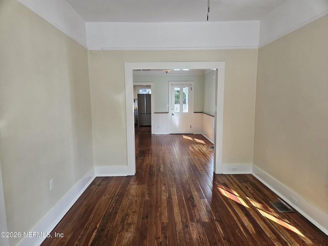 816 Oak St - Photo 4 of 14