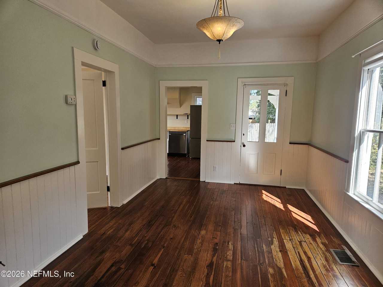 816 Oak St - Photo 5 of 14