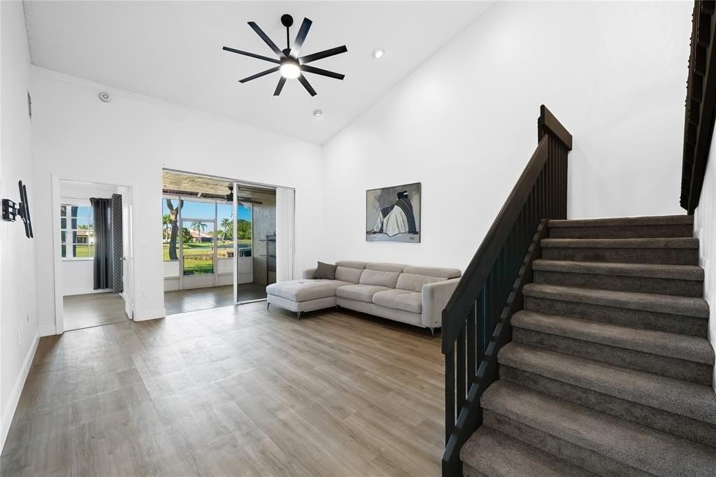 8245 Nw 70th St - Photo 6 of 29