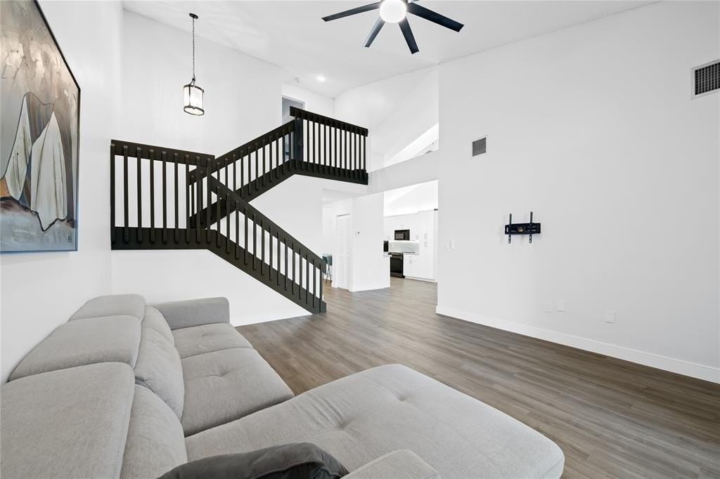 8245 Nw 70th St - Photo 7 of 29