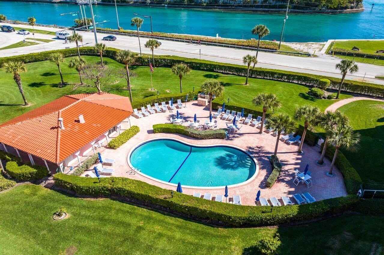 1040 Banyan Rd #2010 - Photo 6 of 46