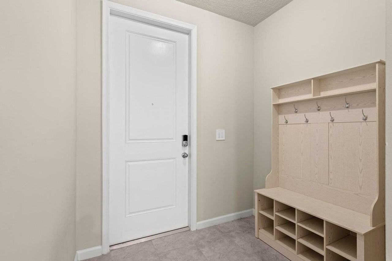 359 Se Angler Dr - Photo 4 of 34