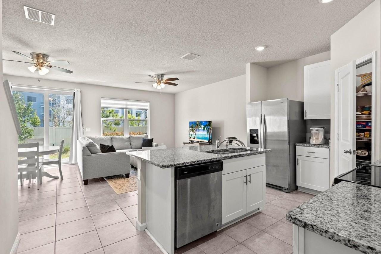 359 Se Angler Dr - Photo 7 of 34