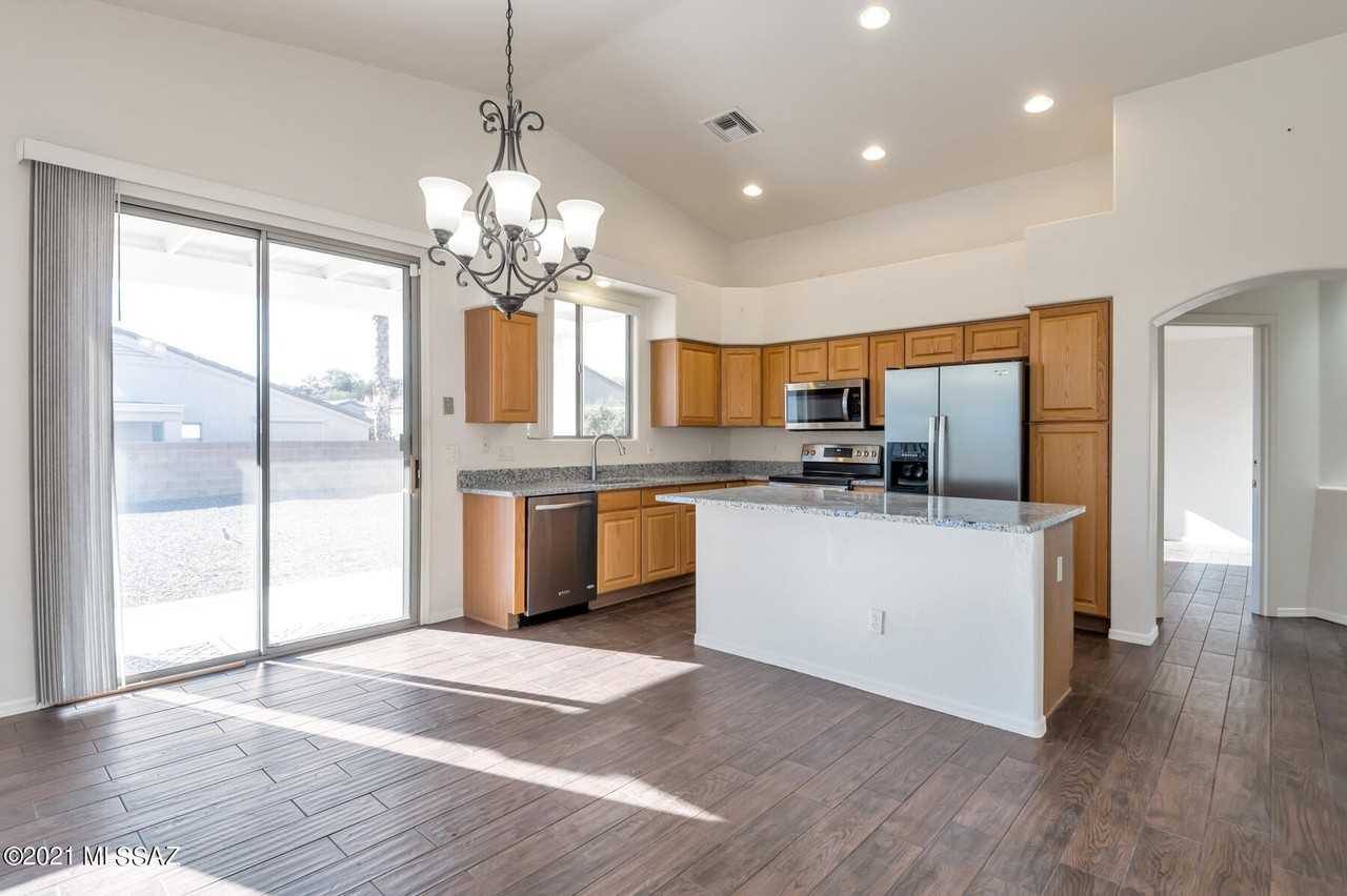 355 W Greys Rd - Photo 5 of 25