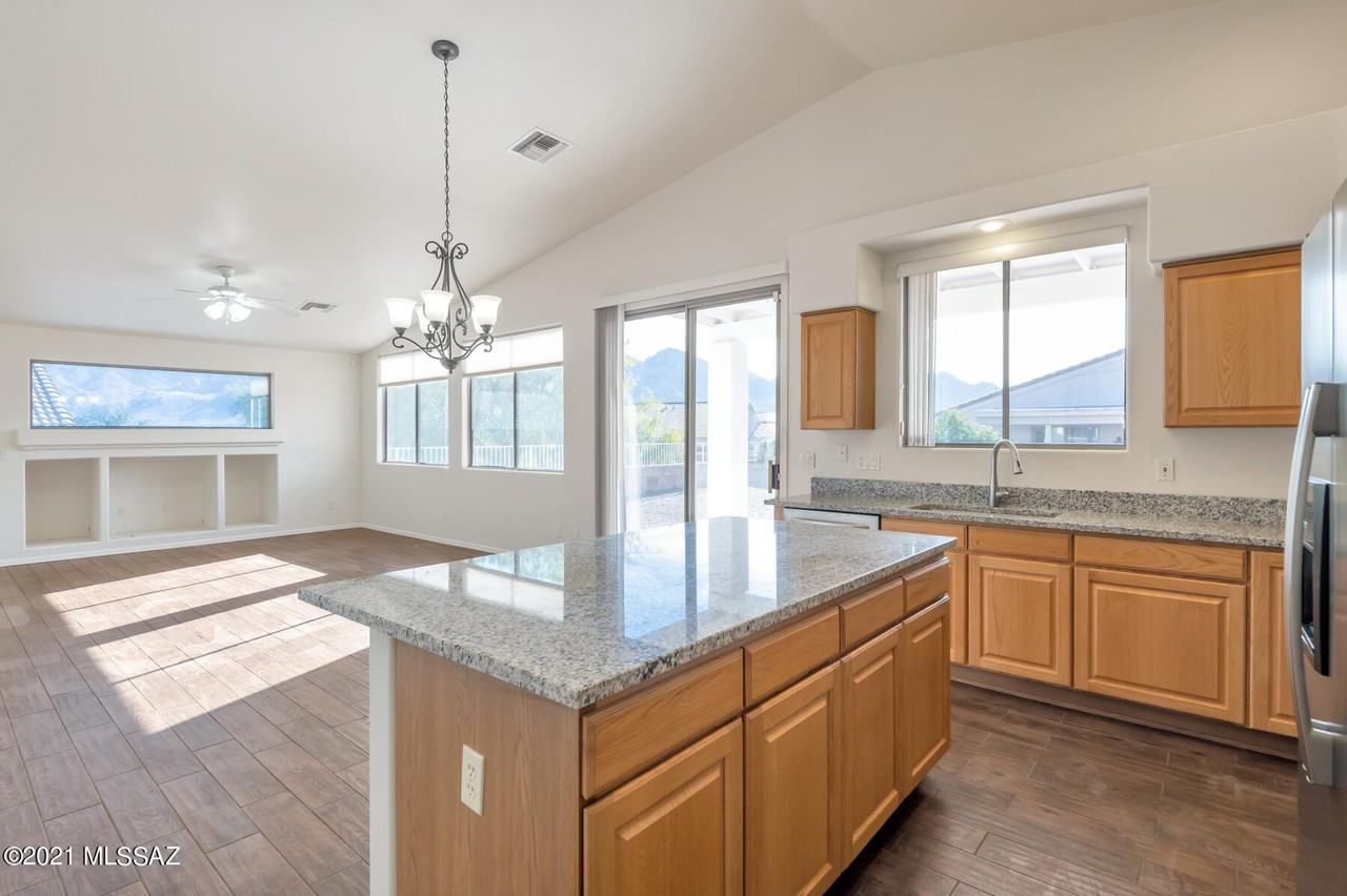 355 W Greys Rd - Photo 6 of 25